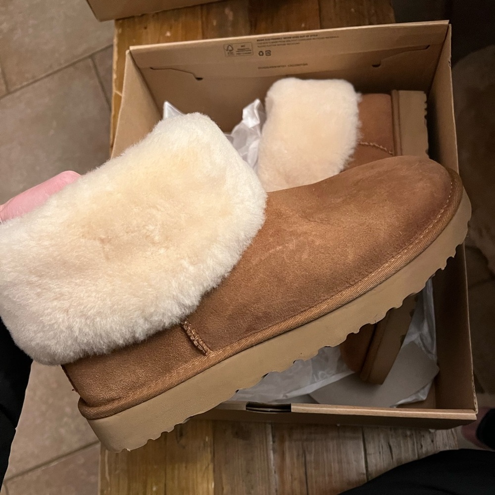 New Ugg classic mini fluff boots chestnut size 10